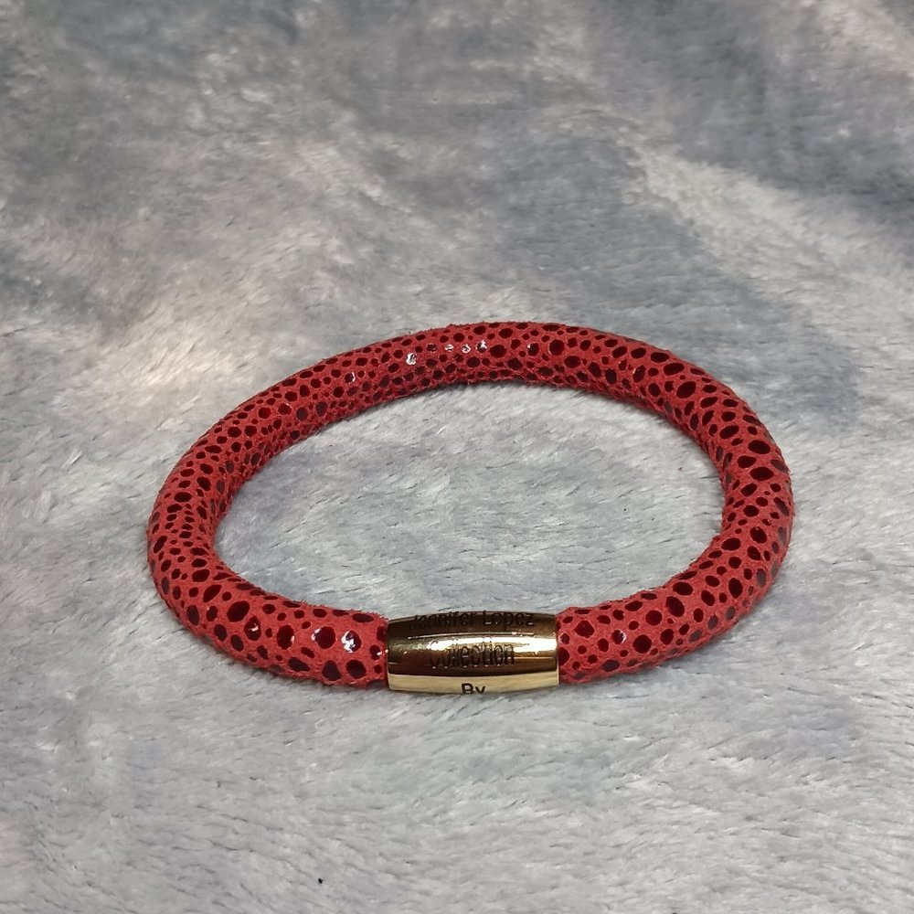 Endless Single Red Reptile Leather Gold Clasp Bracelet By JLO 7.5 inch NEW A97